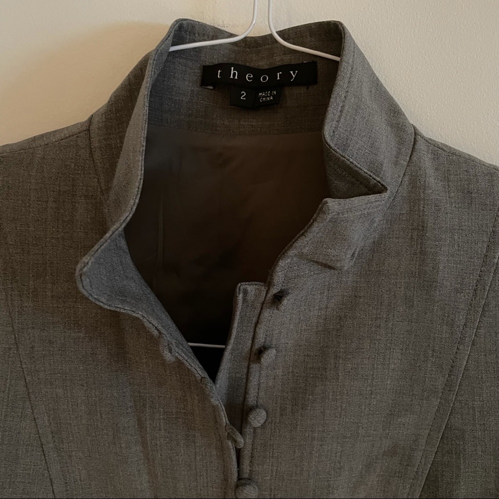 Theory cropped blazer with buttons - Picture 3 of 6